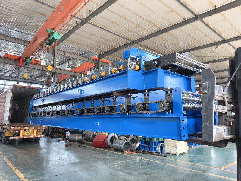 中拓冷彎裝箱發運如火如荼，細節把控詮釋對客戶的鄭重承諾，七箱設備同日啟程奔赴多國，裝箱環節彰顯責任擔當