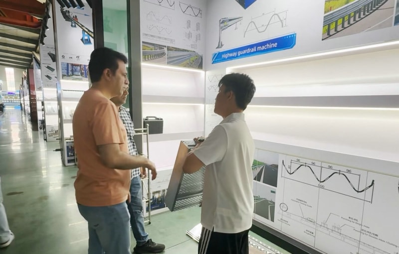 00 后外貿(mào)新兵亮眼！中拓業(yè)務(wù)員詳解聲屏障 / 橫剪線 以專業(yè)打動(dòng)巴鐵開(kāi)啟冷彎設(shè)備合作